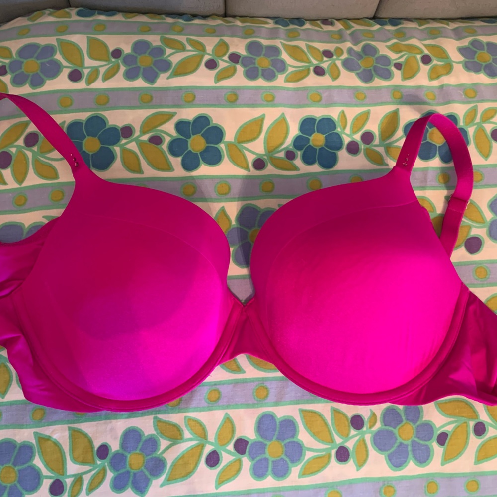 Hot pink Victoria’s Secret biofit Demi uplift